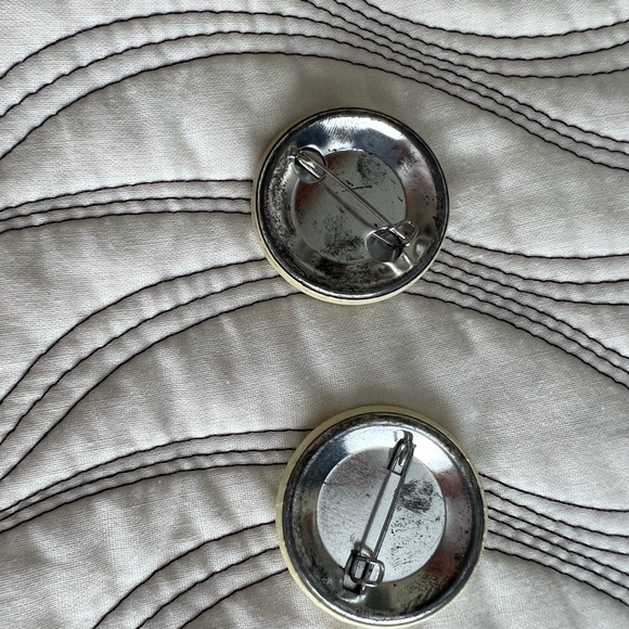 Vintage Hard Rock Cafe Button / Pin - Lot of 2 - Picture 4 of 4